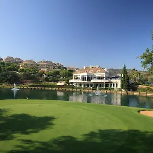 3* Апарт-отель Elviria Hills Living